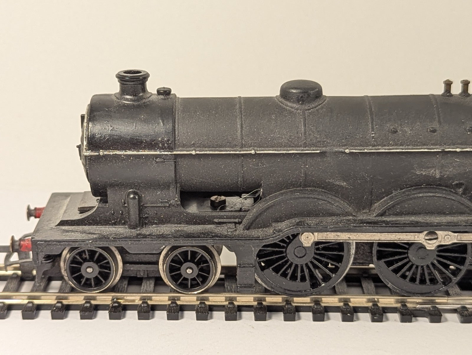 Tri-ang Hornby R150 OO Gauge Class B12 4-6-0 – Repainted