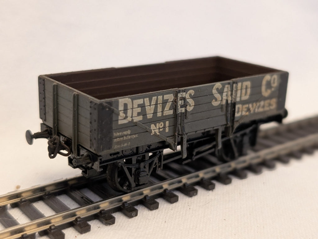 Airfix OO Gauge Devizes Sand Co 7-Plank Open Wagon 1 Devizes Sand Co