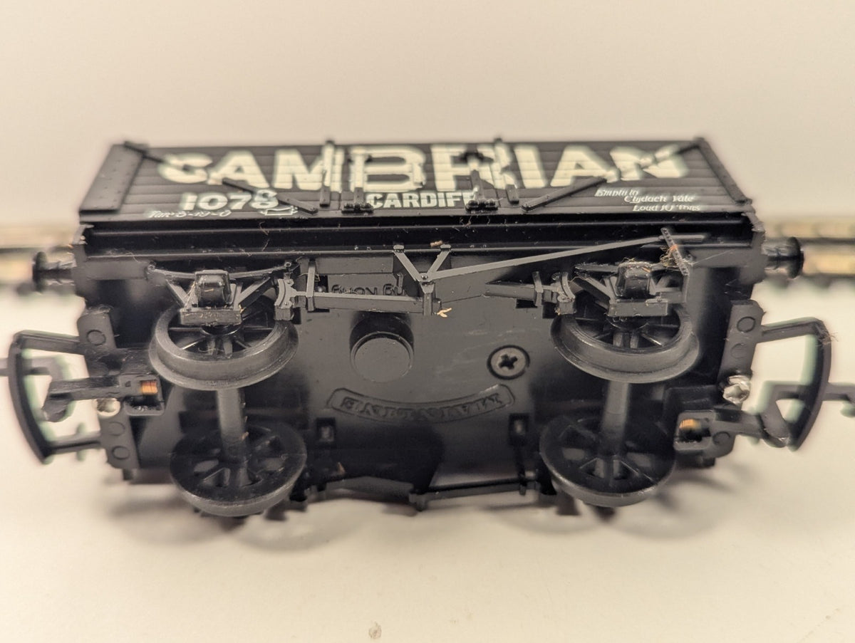 Mainline OO Gauge Cambrian Cardiff 7 Plank Coal Wagon