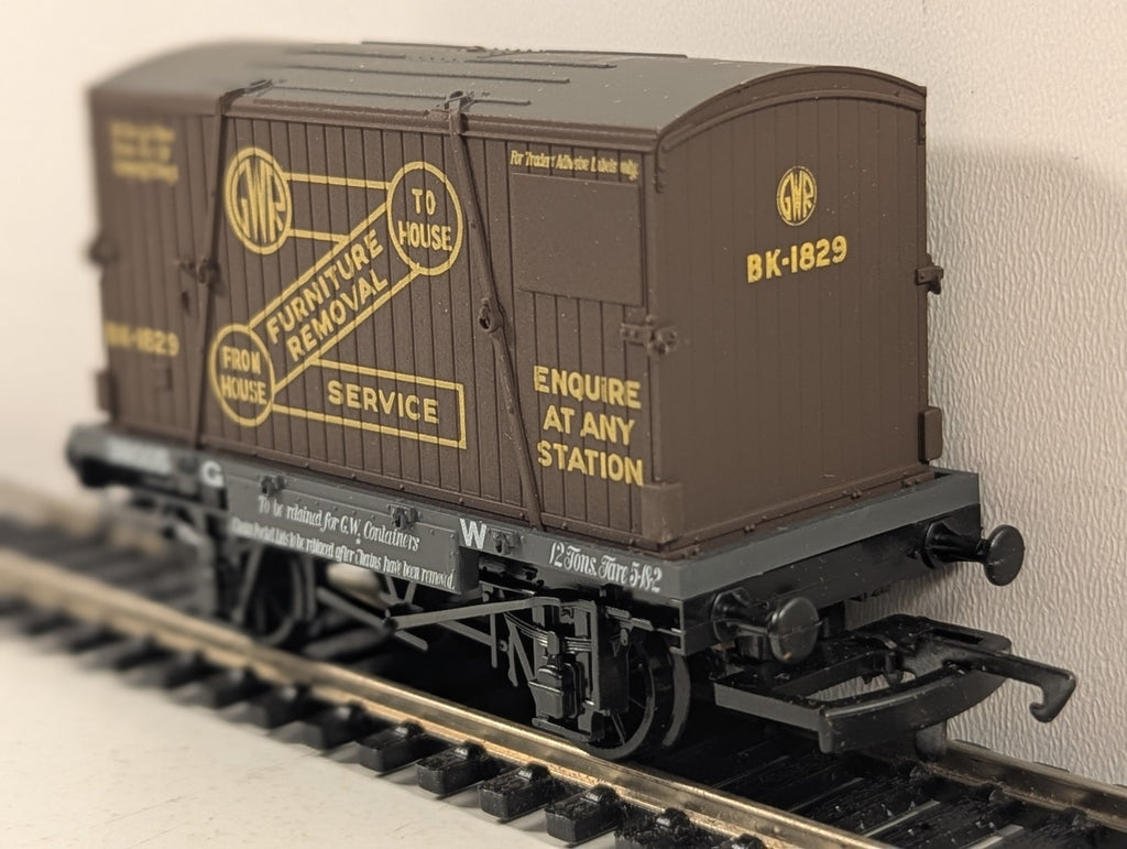 Airfix GMR 54331-8 Conflat with G.W.R. Door to Door Container
