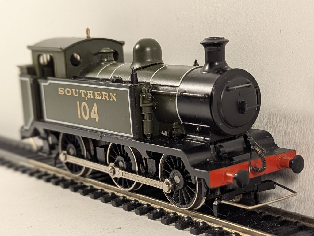 Hornby OO Gauge Class 0F 0-6-0T Steam Locomotive 104