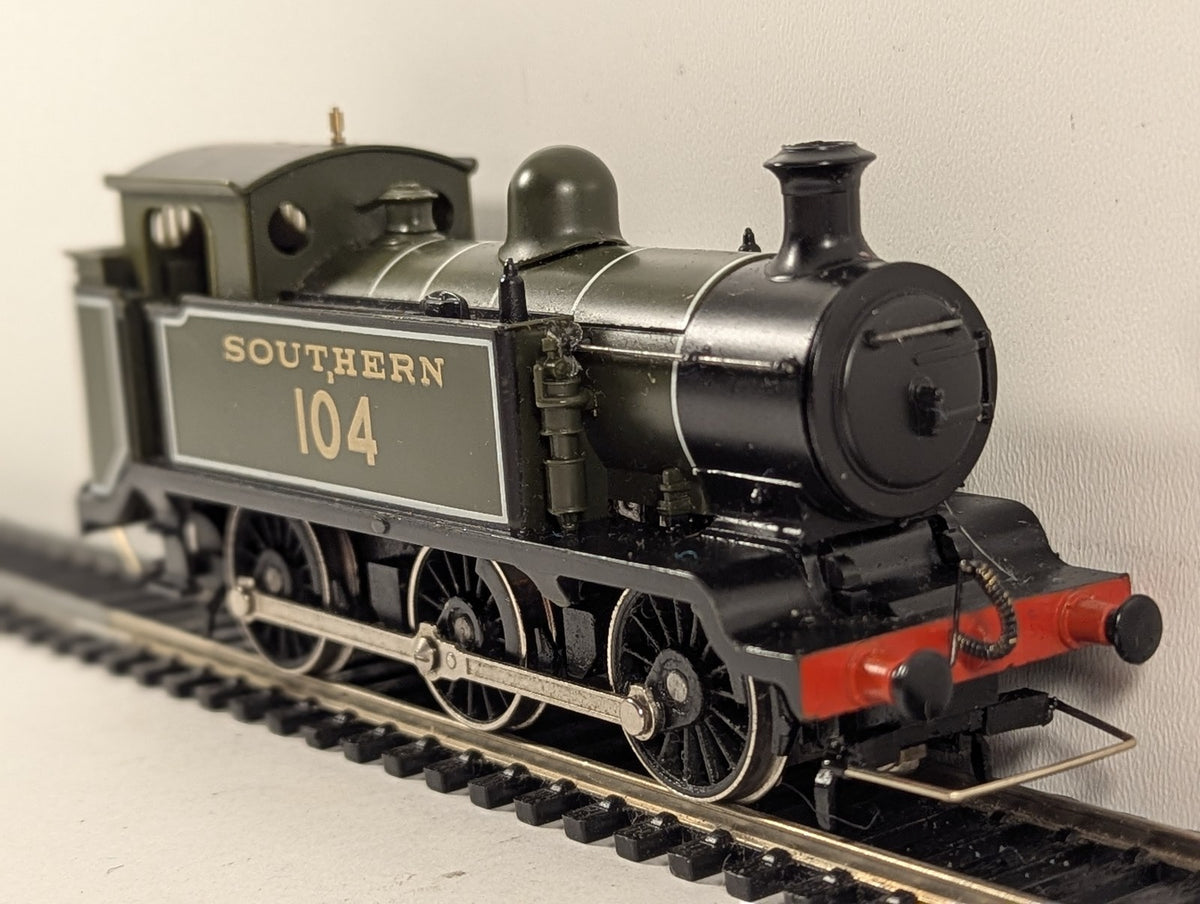Hornby OO Gauge Class 0F 0-6-0T Steam Locomotive 104