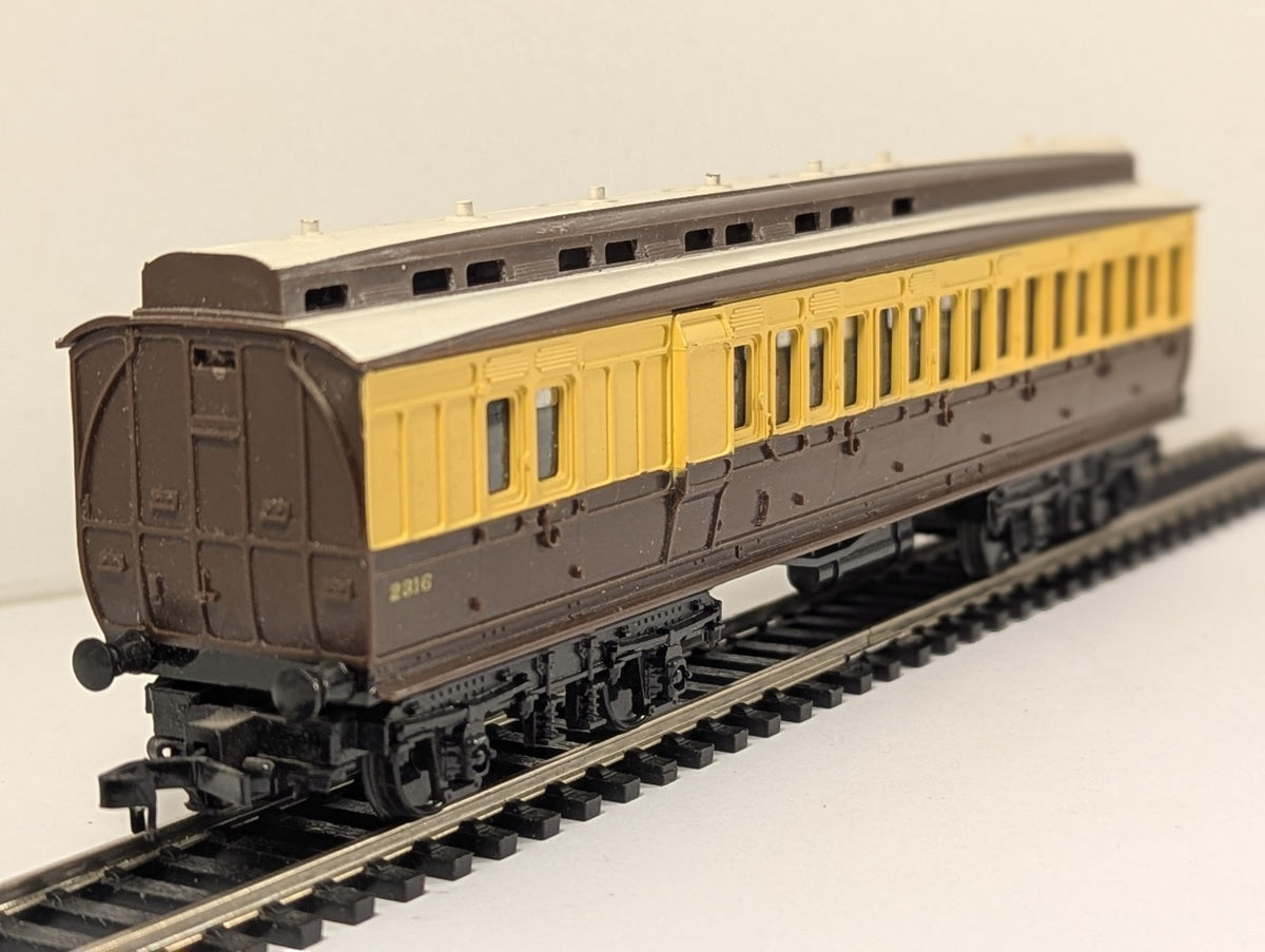 Tri-ang R333 OO Gauge GWR Clerestory Brake Third Coach 2316 – Wrong Couplings