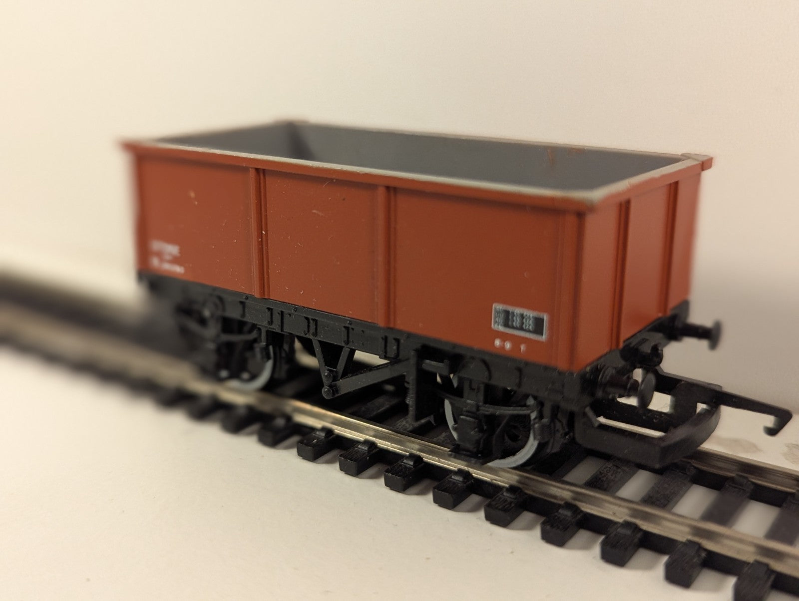 Hornby R6085 BR Ore Mineral Wagon B385760 – OO Gauge