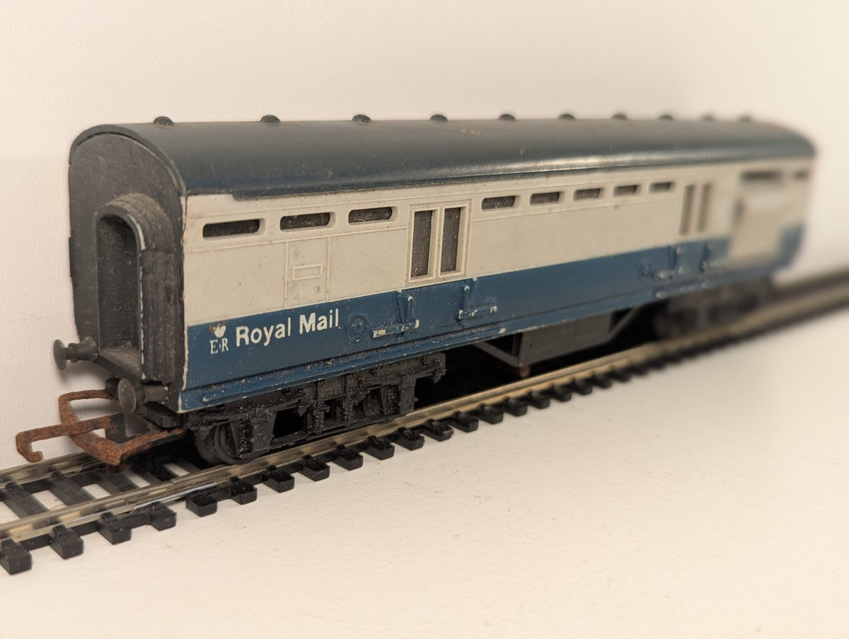 Tri-ang Hornby R402 OO Gauge Royal Mail Coach BR Blue Grey