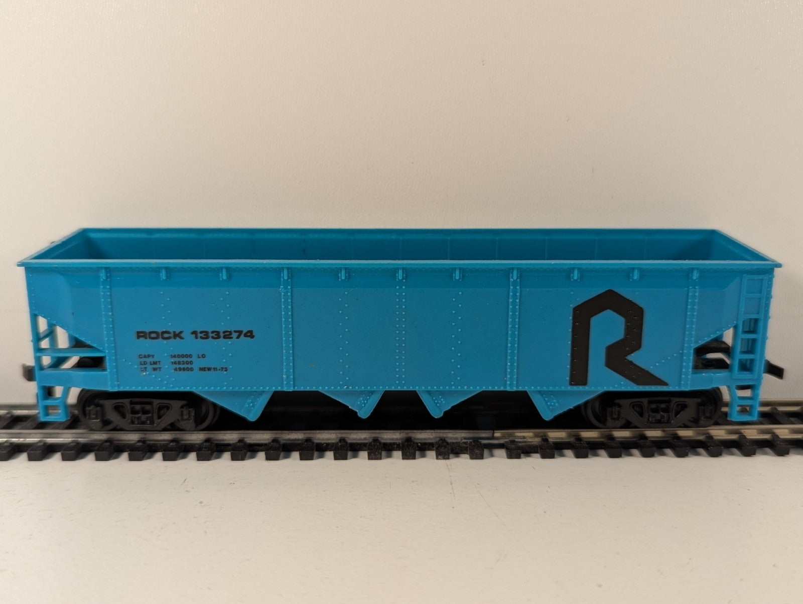 Bachmann HO Gauge "The Rock" Quad Hopper Wagon