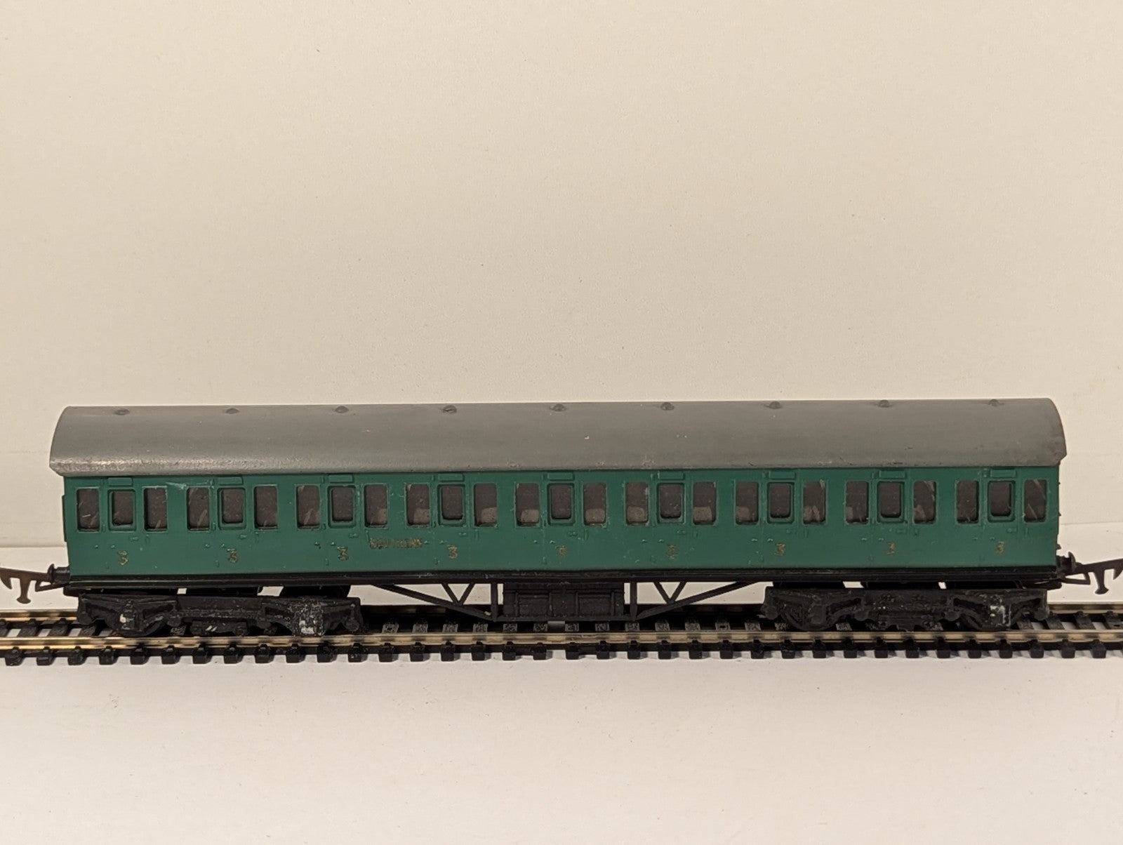 Graham Farish OO Gauge Southern SR Suburban Coach Boxed