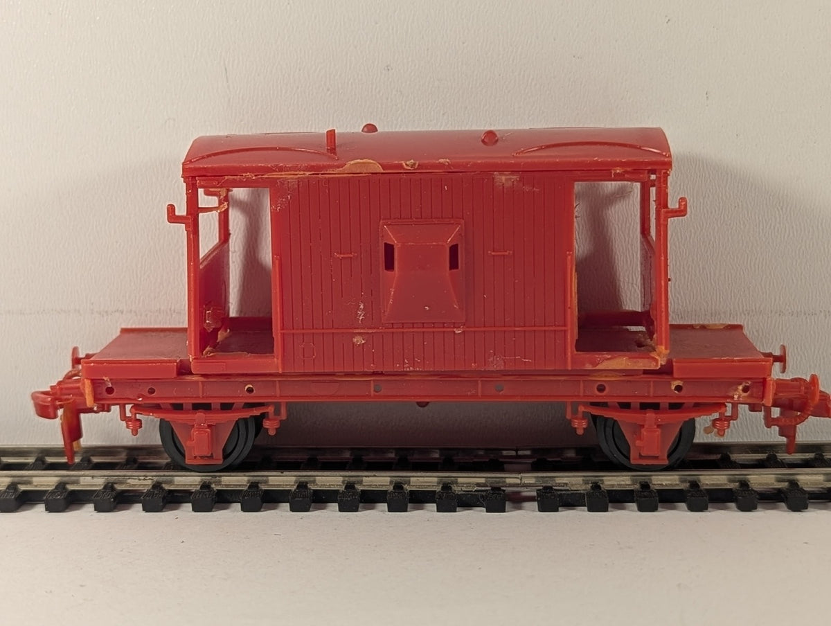 Airfix OO Gauge LMS 20 Ton Brake Van Unpainted Red