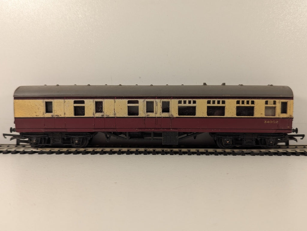 Tri-ang Railways R28 OO Gauge BR Mk1 Brake Coach - Crimson & Cream