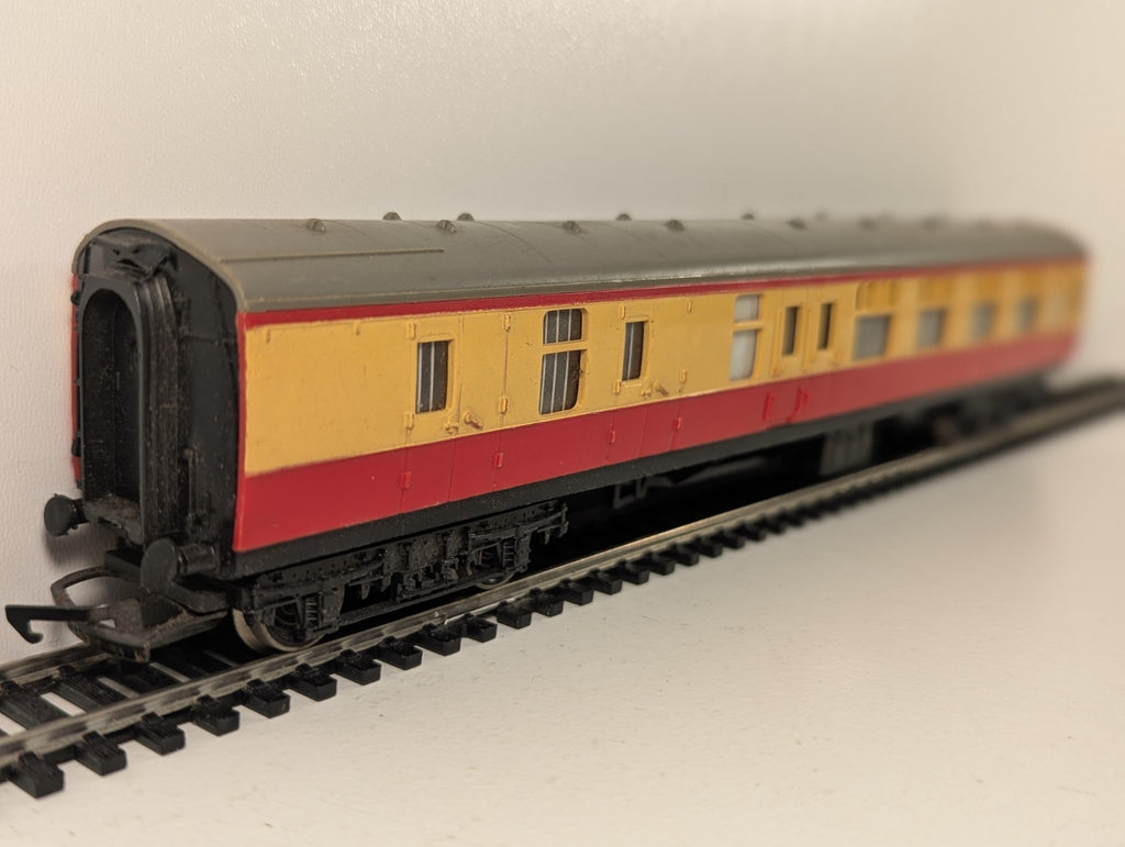 Hornby Tri-ang R627 OO Gauge BR Brake 2nd Coach 34100