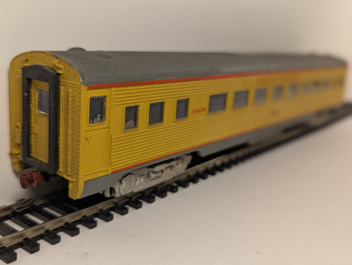 Rivarossi HO Gauge Union Pacific Coach Passenger Coach 7508 2688