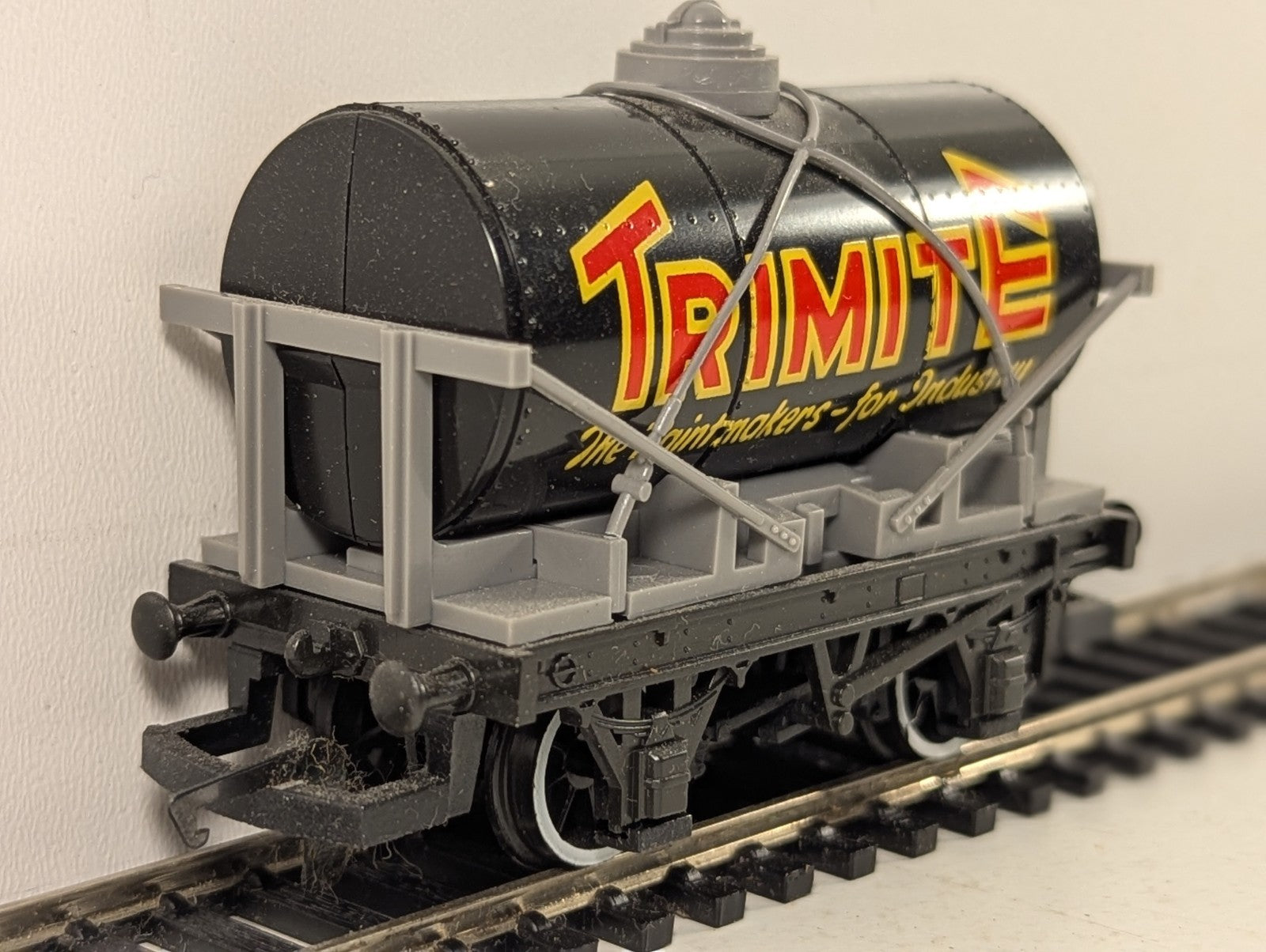 Hornby Railways OO Gauge Trimite Tank Wagon R.203