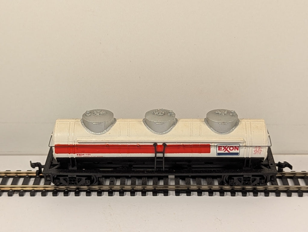 Bachmann HO Gauge Exxon 3-Dome Tank Car