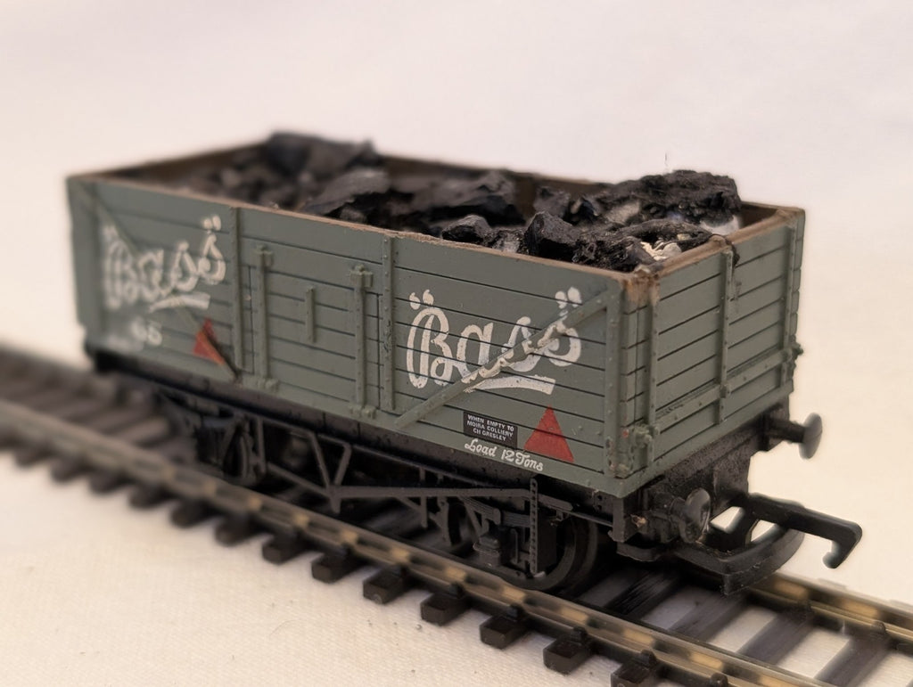 Mainline OO Gauge 7-Plank Open Wagon 'Bass's' Goods Wagon 65 Bass's
