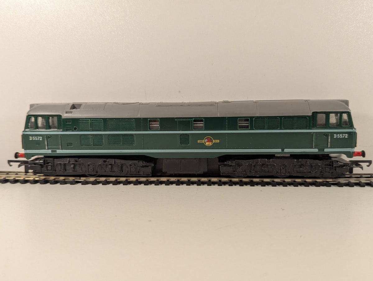 Tri-ang R.357  Class 31 Locomotive D5572 BR Green