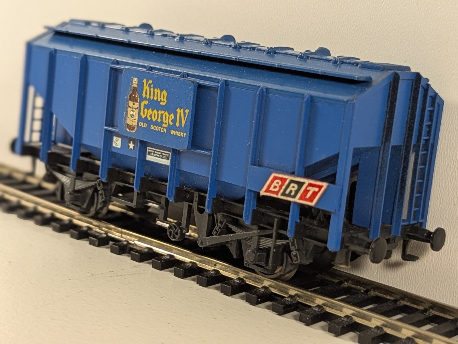 Trix 1684 OO Gauge 37T Bulk Grain Hopper “King George IV”