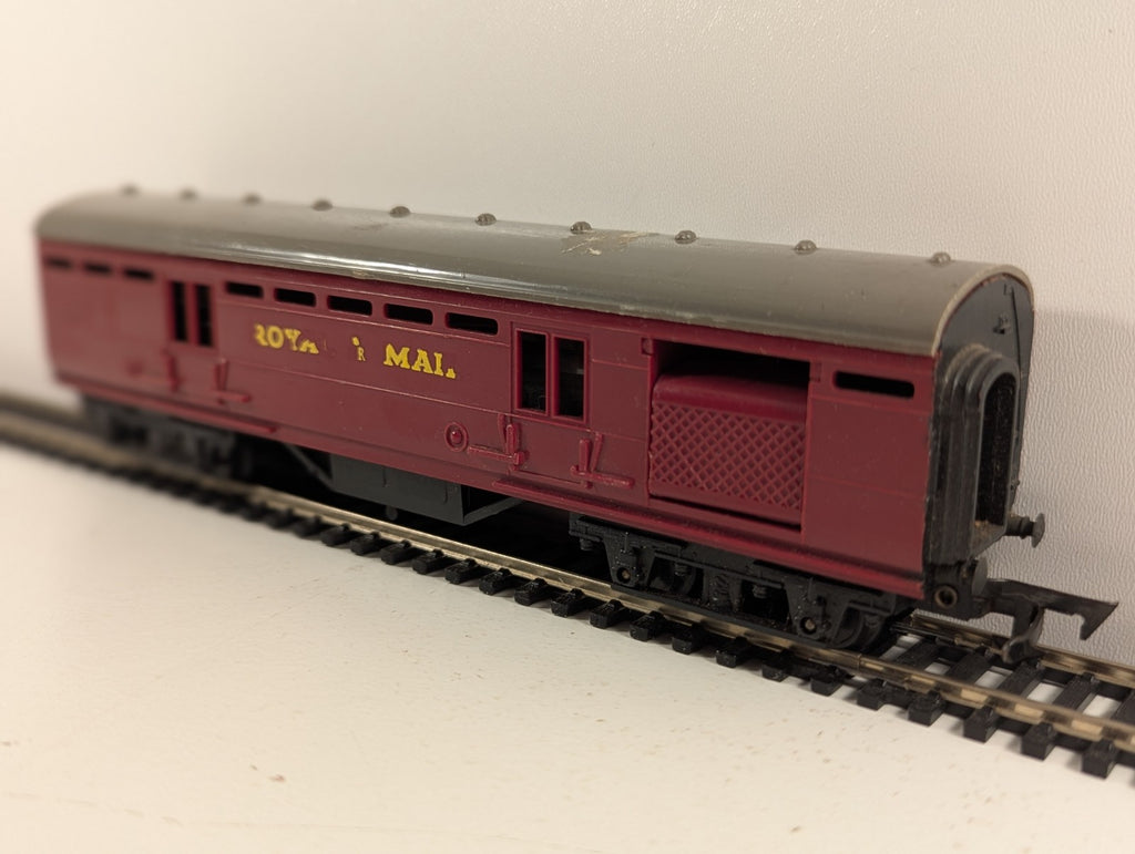 Tri-ang R23 OO Gauge Maroon Operating Royal Mail Coach