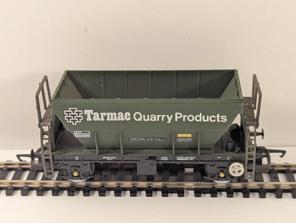 Hornby R002 PGA Tarmac Quarry Products Aggregate Hopper Wagon OO Gauge