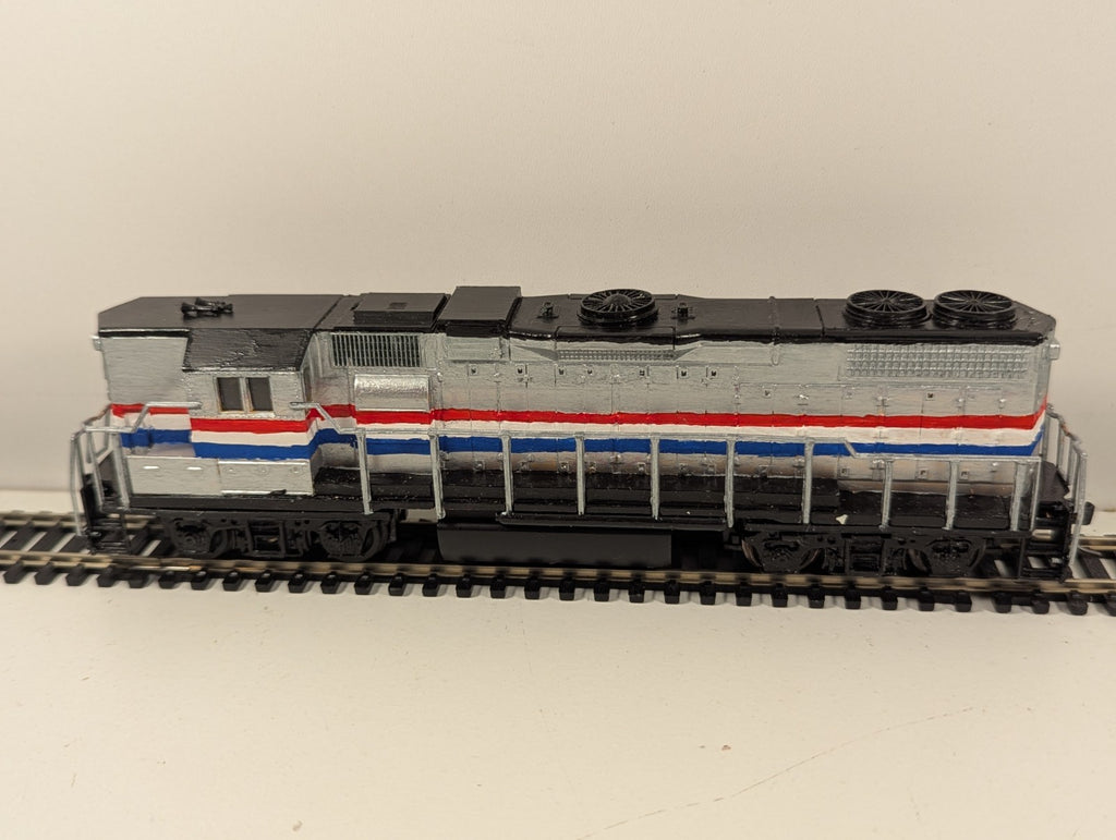 Life-Like HO Gauge GP38 Diesel Locomotive – Repainted
