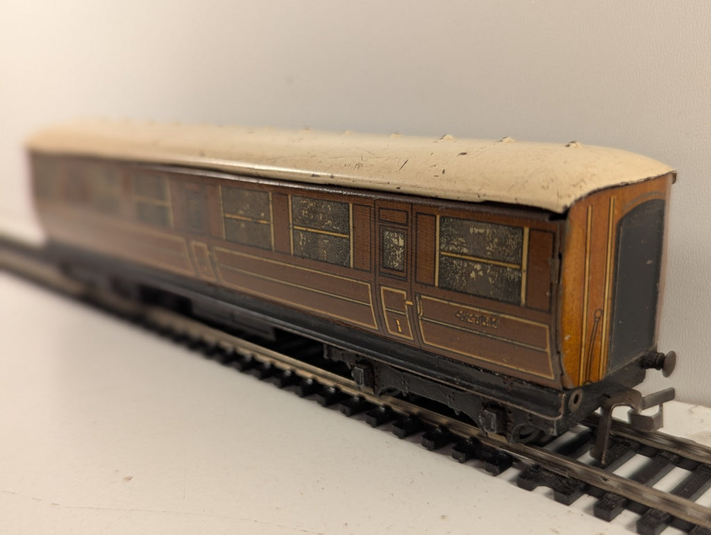 Hornby Dublo D1 LNER Teak First & Third Corridor Coach OO Gauge - missing buffer