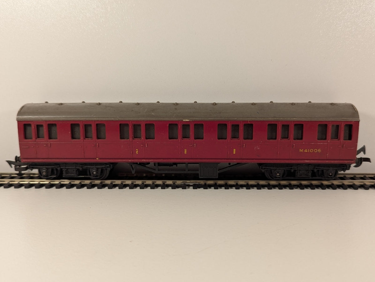 Tri-ang OO/HO Scale M41006 BR Suburban Composite Coach – BR Maroon