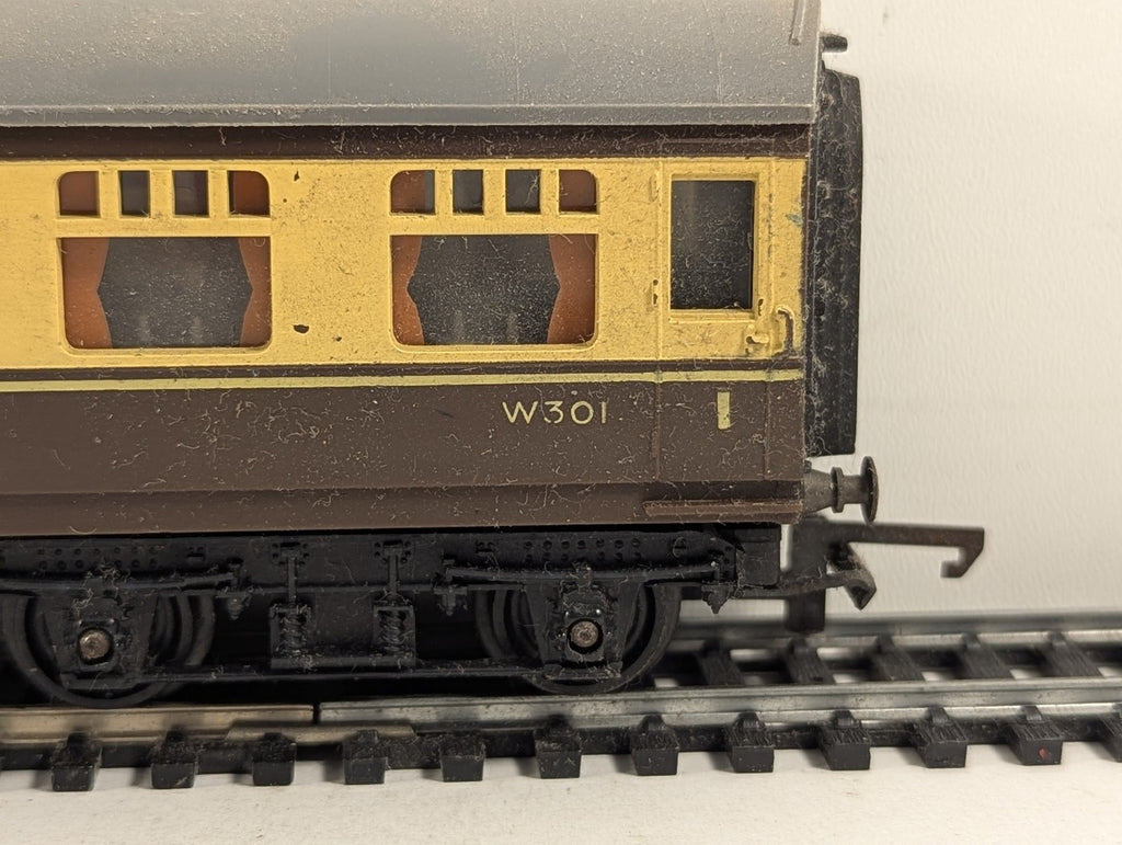 Tri-ang OO Gauge BR Restaurant Car Passenger Coach W301 BR Chocolate and Cream
