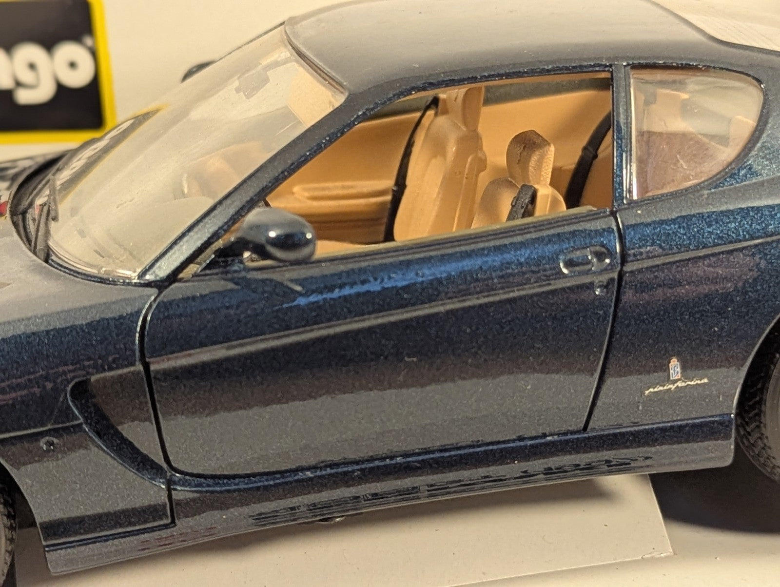 Bburago 1:18 Ferrari 456GT (1992) Die-cast Model Car Dark Blue Metallic