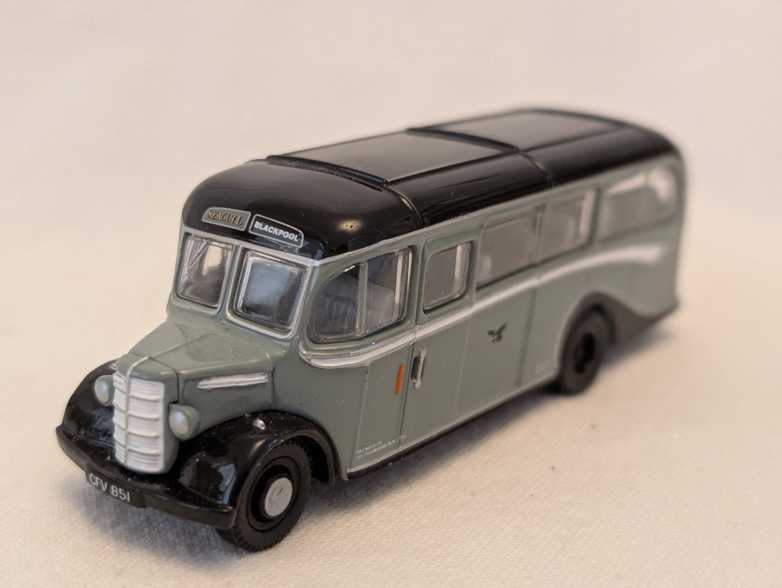 Corgi 1:76 Scale Bedford OB Duple Vista Coach Die-cast Model Coach