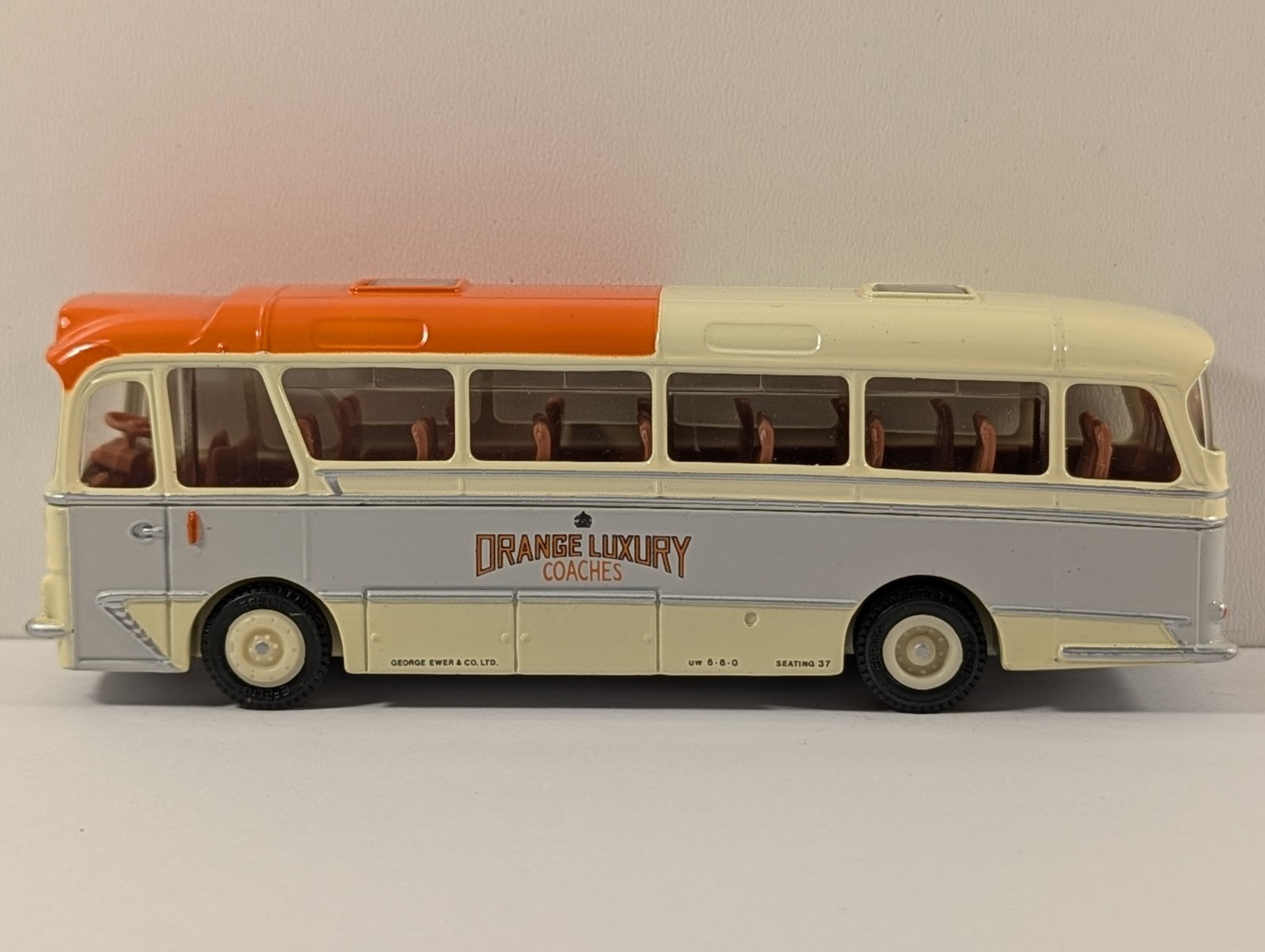 EFE De-Luxe Cavalier Coach – Orange “Luxury” Livery – 1:76 Scale