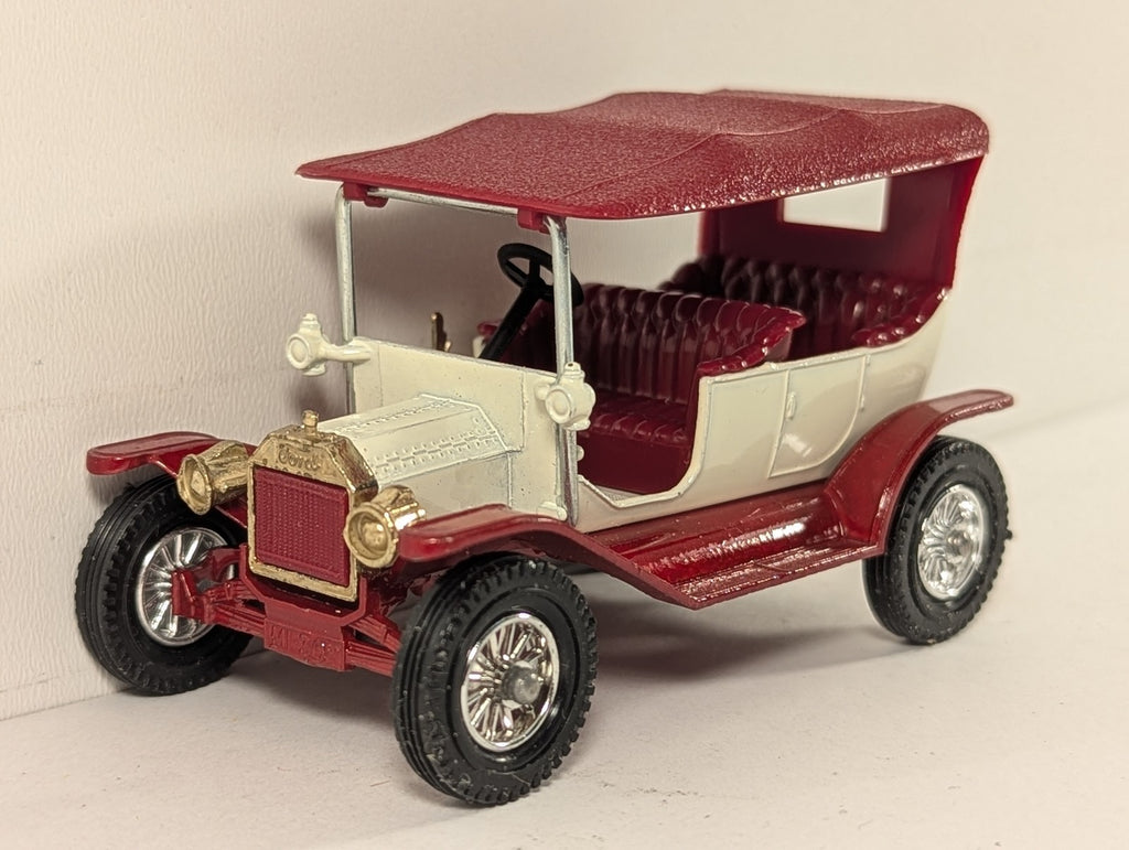 Matchbox 1911 Model "T" Ford Die-cast Vehicle White and Red Y-1