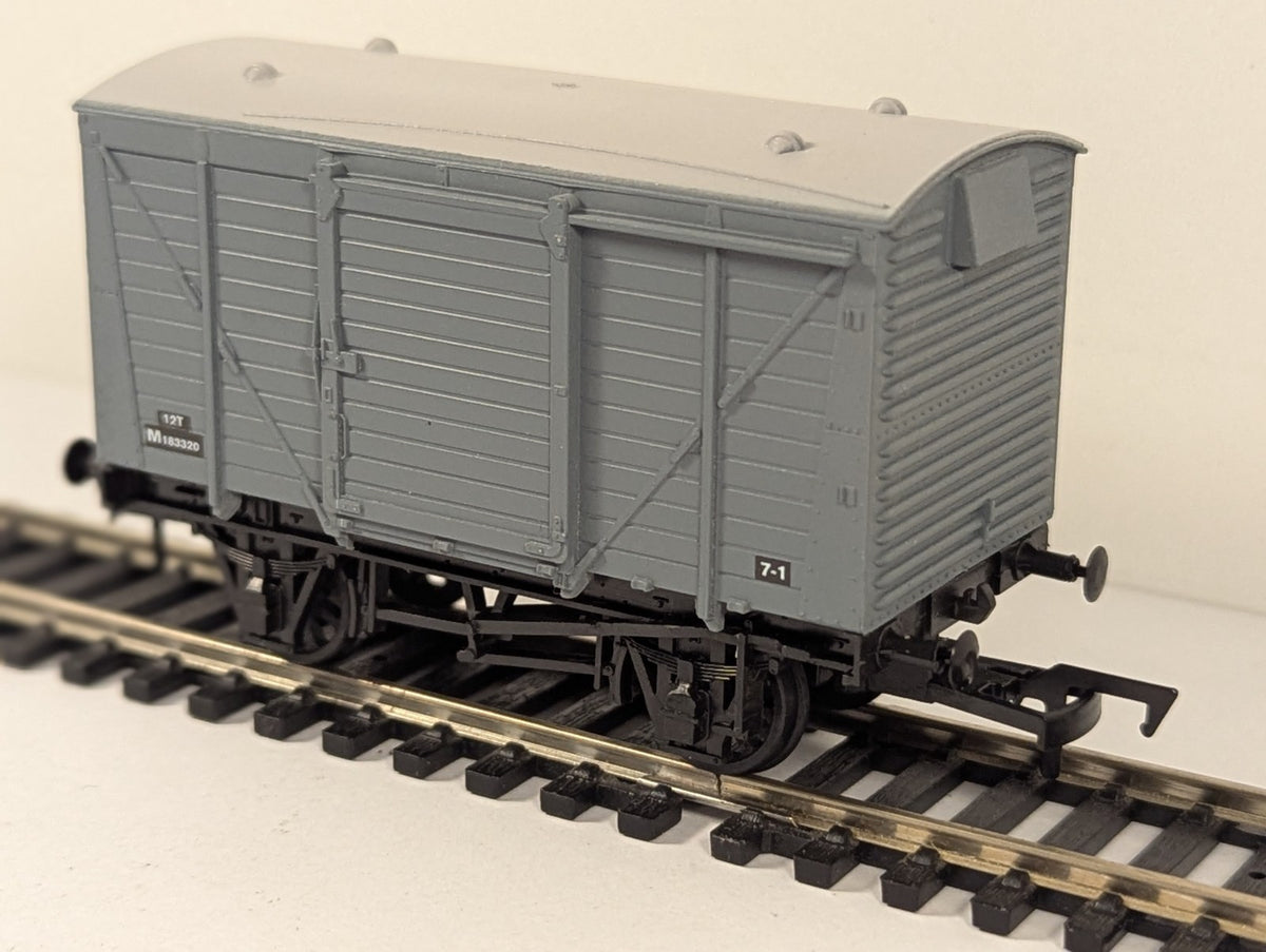 Dapol 4F-011-046 OO Gauge Ventilated Van BR Grey M183320