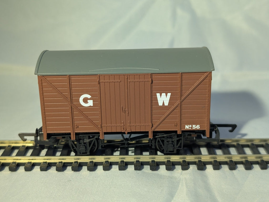 Hornby R1109 GWR 12-Ton Ventilated Van Brown
