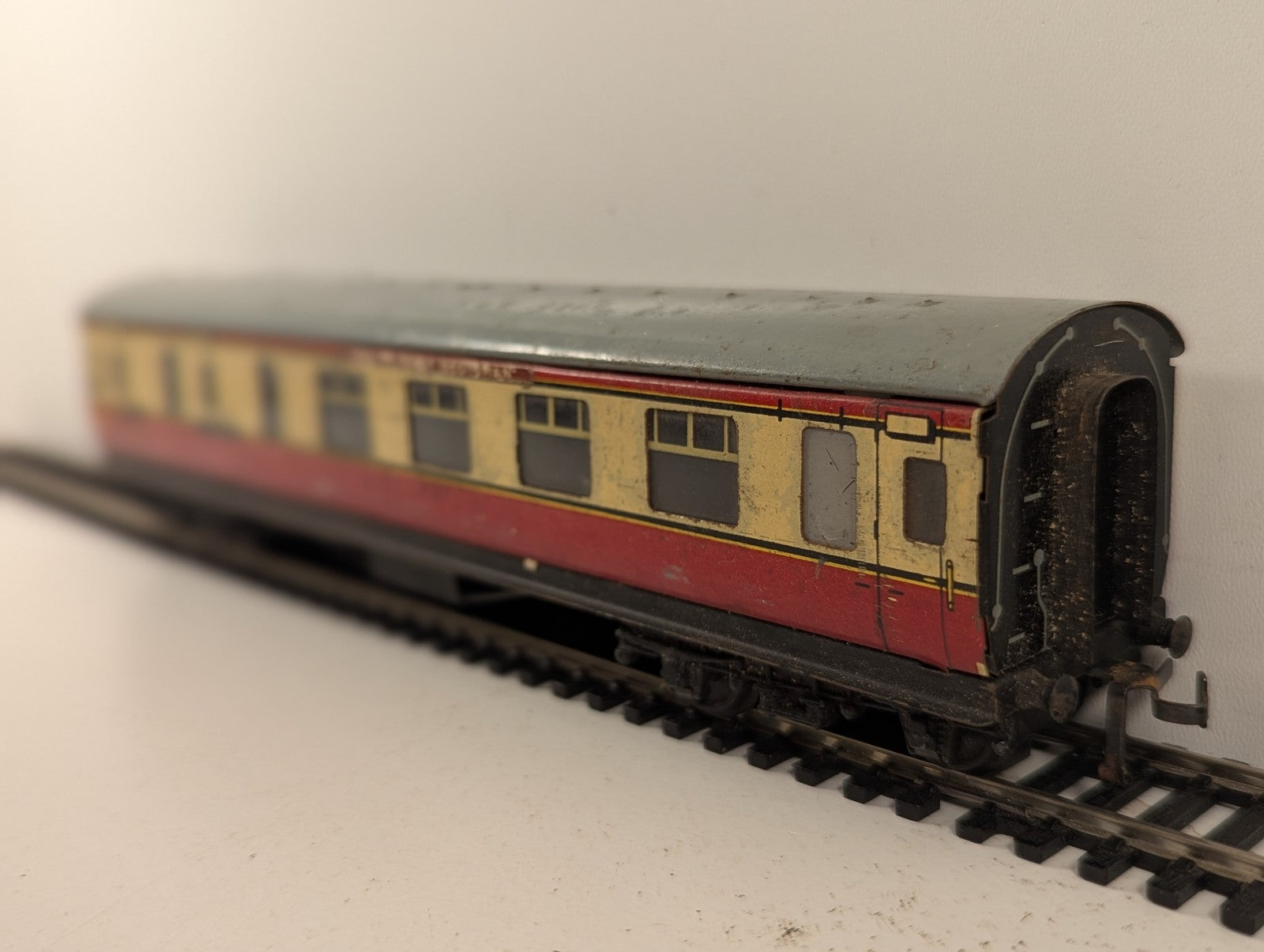 Hornby Dublo OO Gauge BR Crimson & Cream Brake Third Corridor Coach