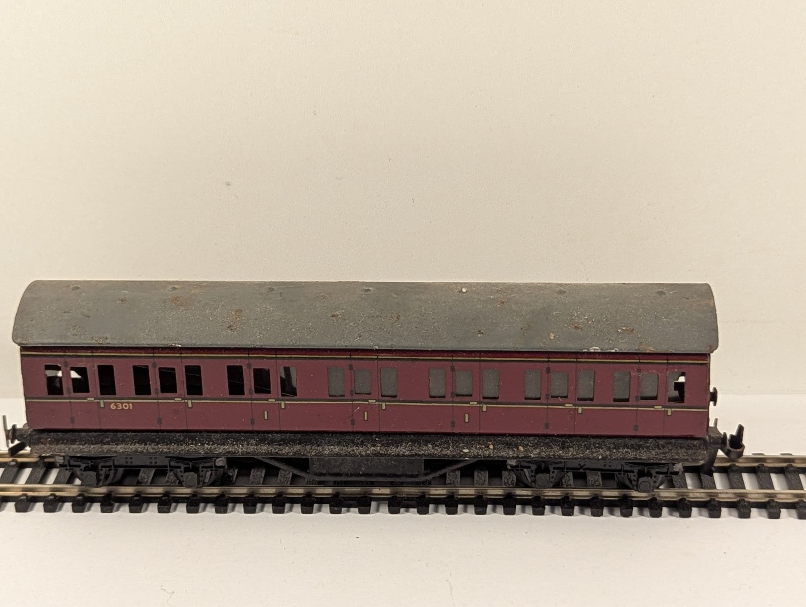 Hornby Dublo BR Suburban 1st & 3rd Class Coach OO Gauge