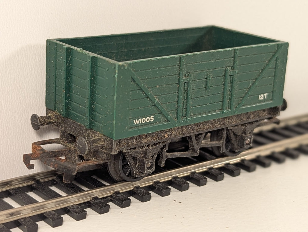 Tri-ang W1005 12T Open Wagon – Needs a Clean