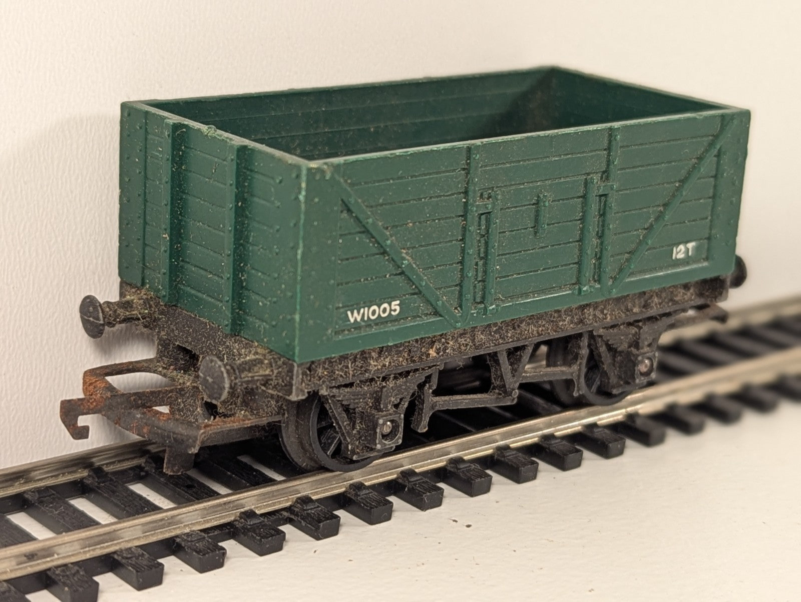 Tri-ang W1005 12T Open Wagon – Needs a Clean
