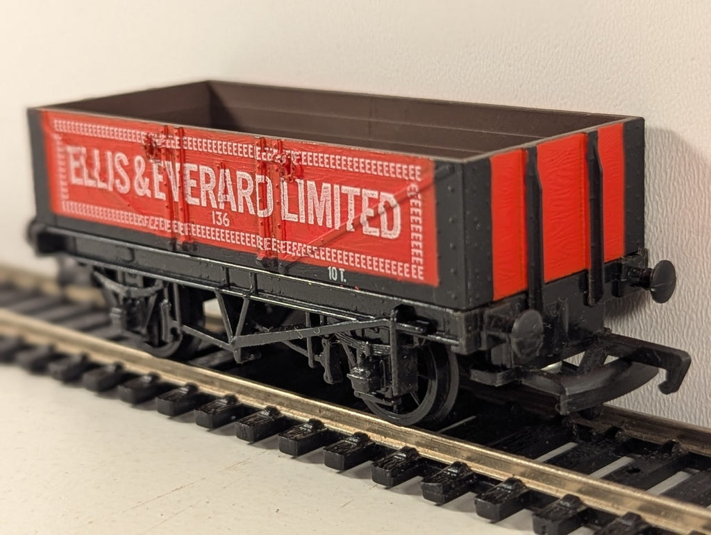 Mainline 37-131 Ellis & Everard Ltd 5 Plank Coal Wagon OO Gauge