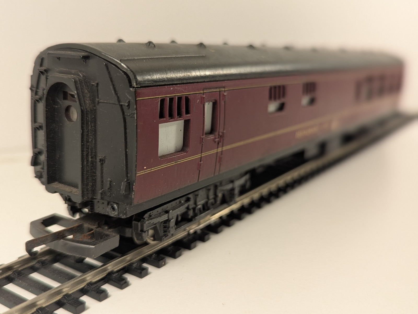 Lima 305342 OO Gauge LMS Maroon Mk1 Full Brake Coach