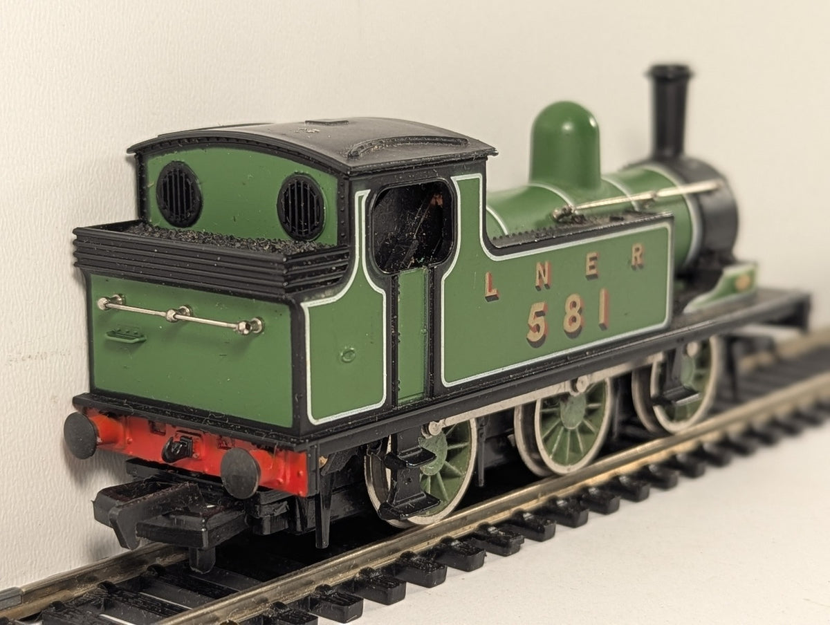 Mainline OO Gauge Class J72 0-6-0T Locomotive 581 LNER Green 37-054