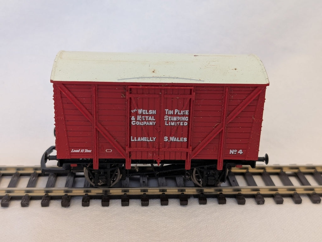 Hornby OO Gauge The Welsh & Metal Company Ventilated Van Goods Wagon