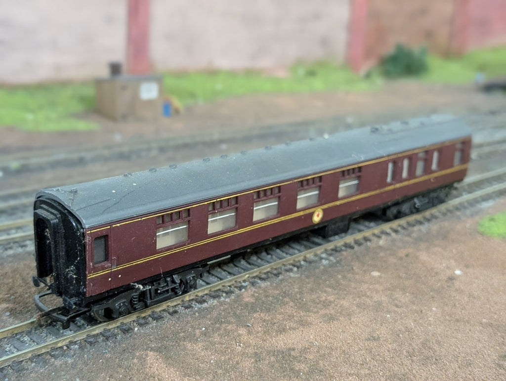 Trix LMS Coach In BR Maroon OO Gauge