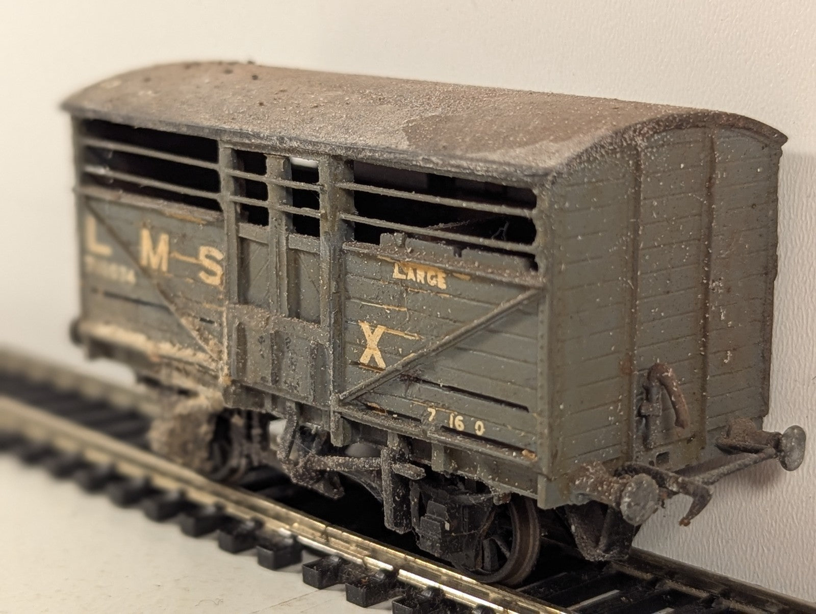 Kitbuilt OO Gauge LMS Cattle Wagon 710034 LMS Grey