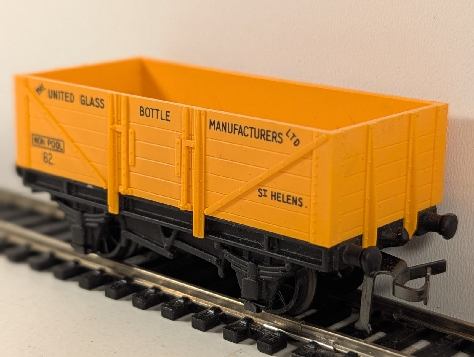 Hornby-Dublo 32069 OO Gauge United Glass Bottles Sand Wagon - Boxed