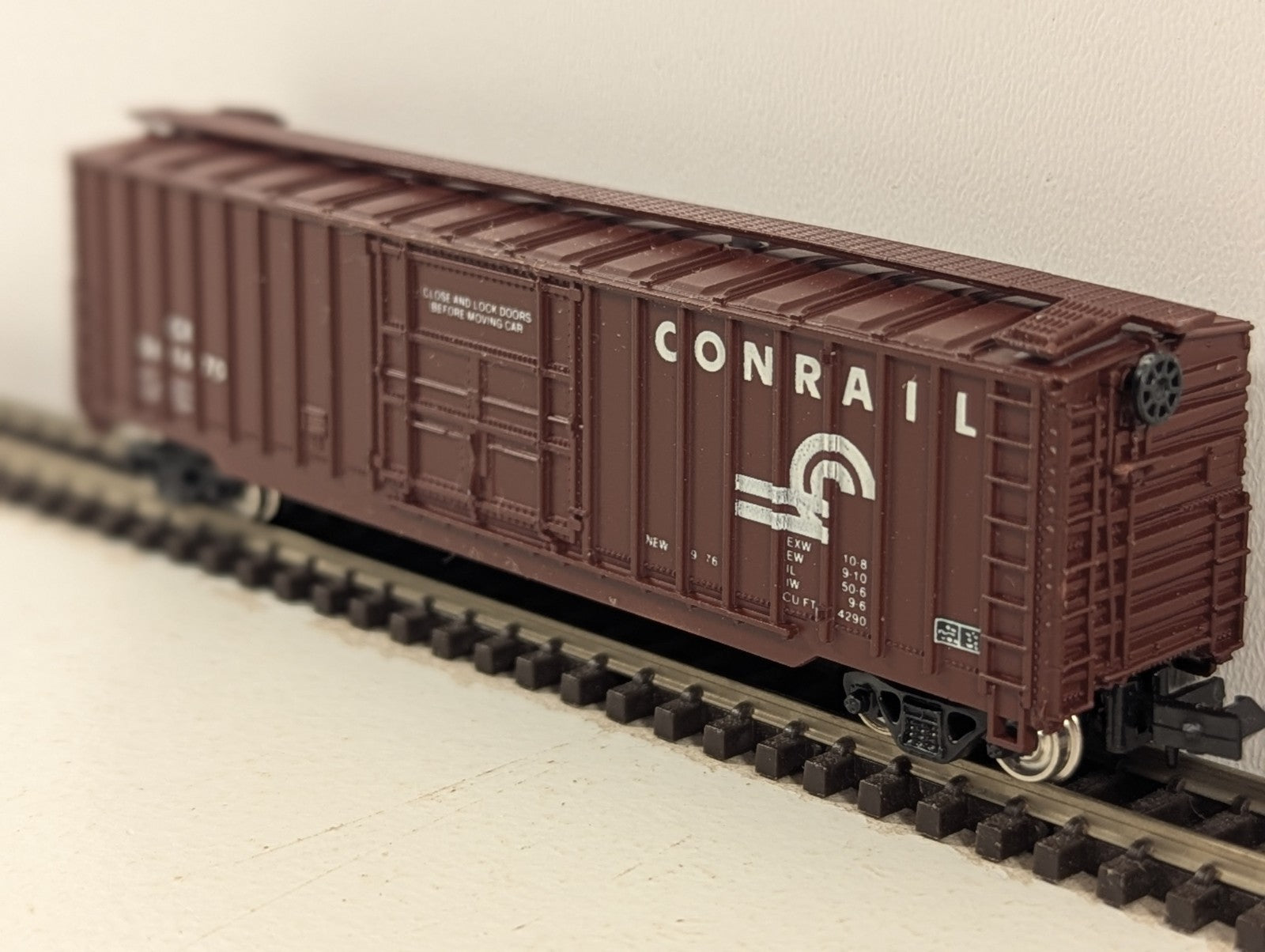 Con-Cor 0001-147102 N Gauge Conrail 50ft Rib-Side Boxcar - Boxed