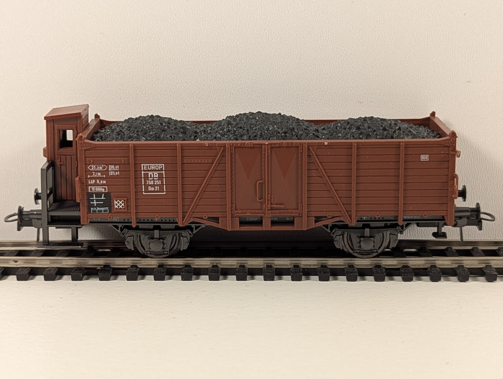 Roco 46278 H0 Open Freight Wagon with Coal Load – DB