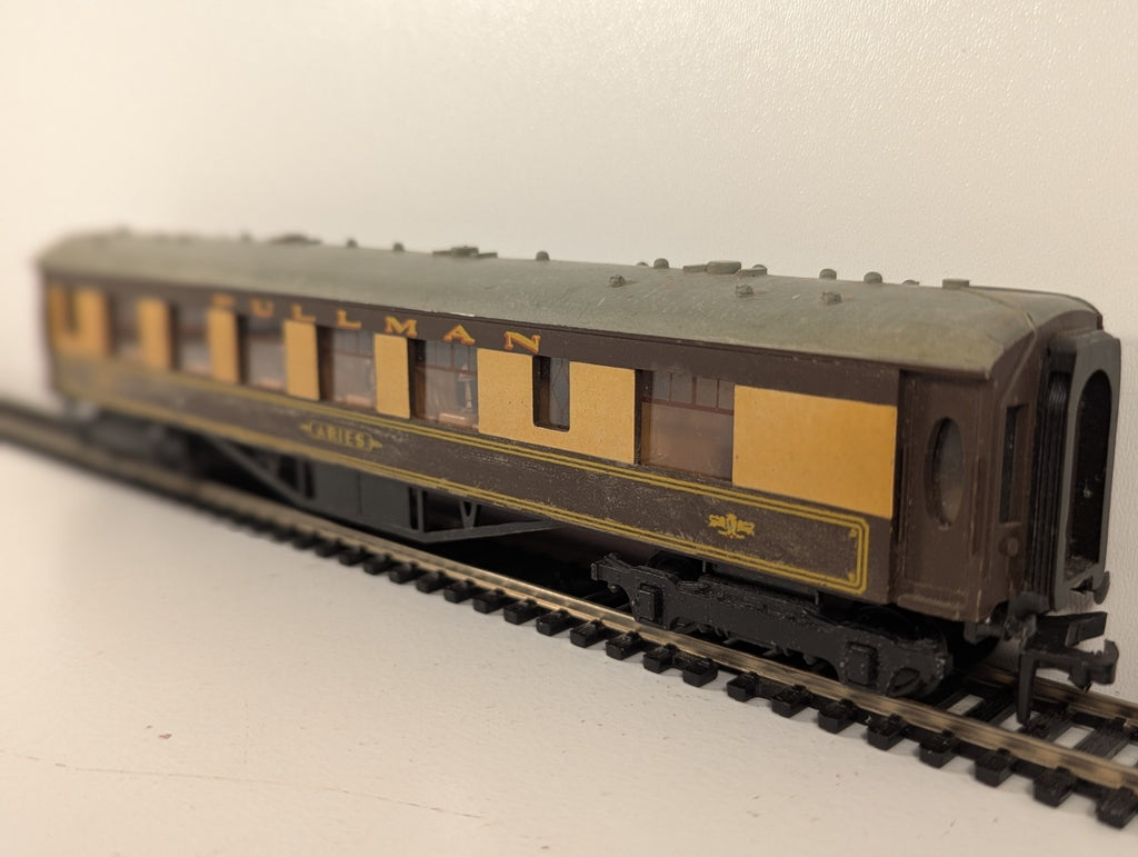 Hornby Dublo 4035 OO Gauge Pullman 1st Class Coach “Aries”