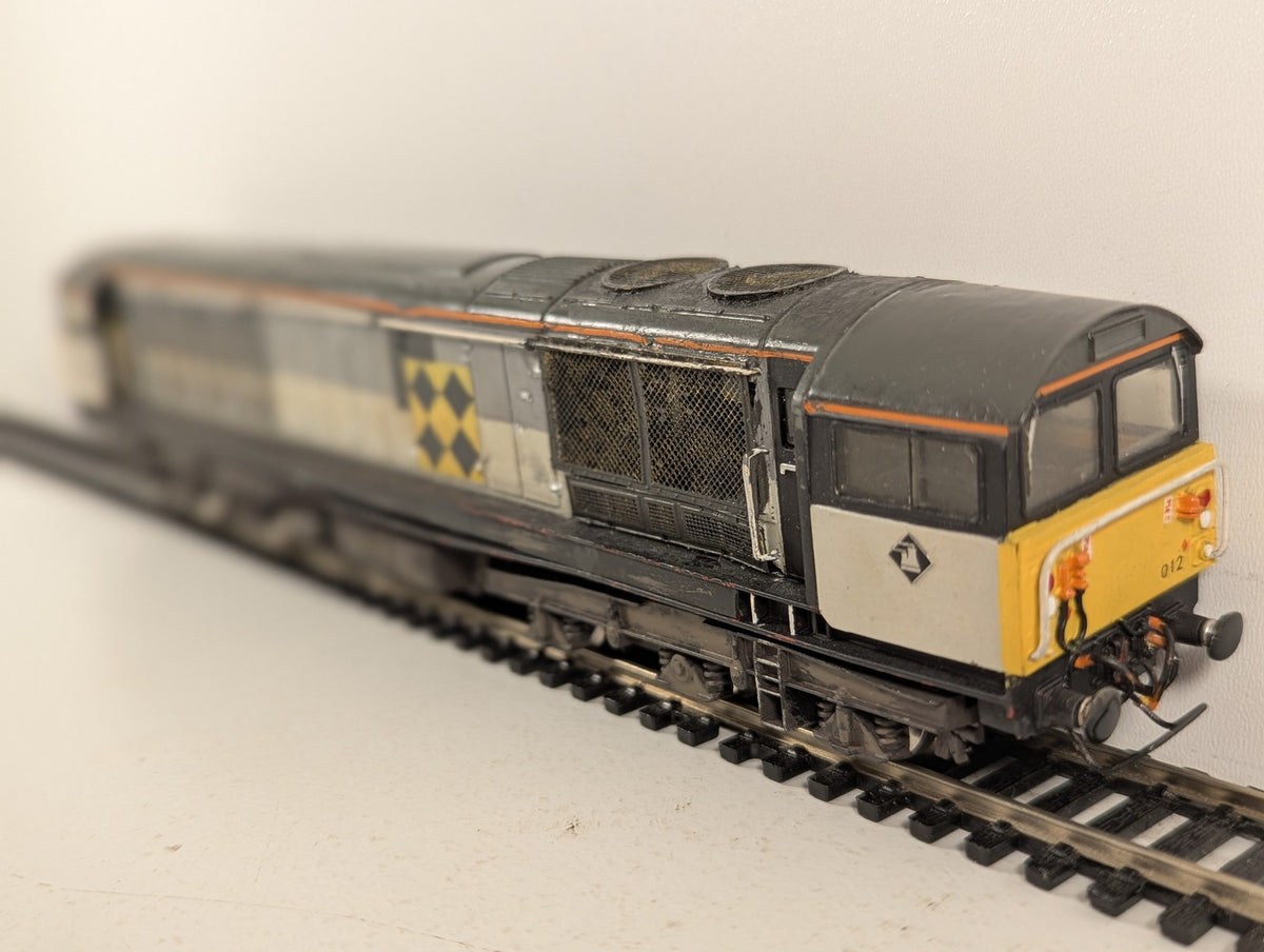 Hornby OO Gauge Class 58 Diesel Locomotive 58012 BR Railfreight Coal R396