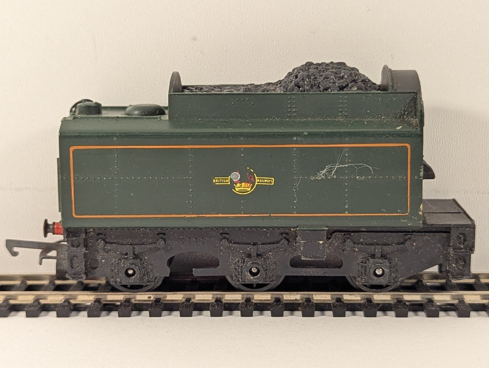 Tri-ang OO Gauge BR 6-Wheel Tender BR Lined Green R.33