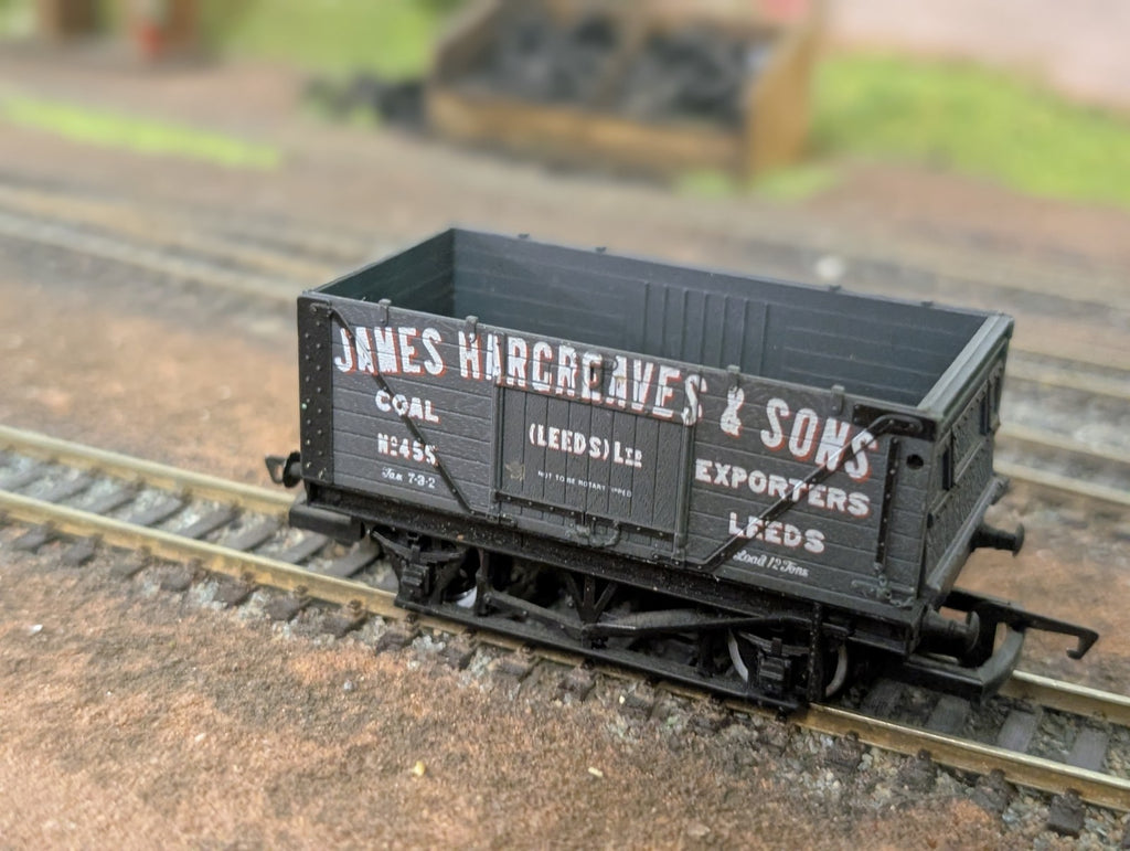 Hornby R032 OO Gauge End Tipping Wagon Hargreaves