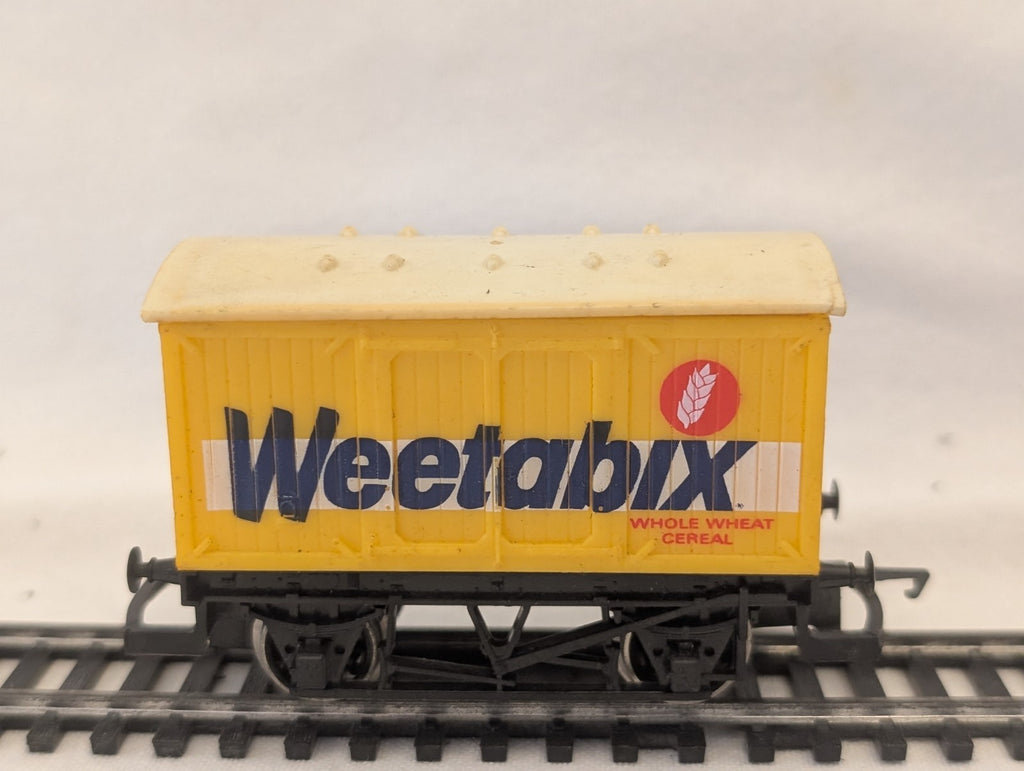 Hornby R728 OO Gauge “Weetabix” Closed Wagon